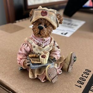 Boyds Bears Rosemary bear hugs